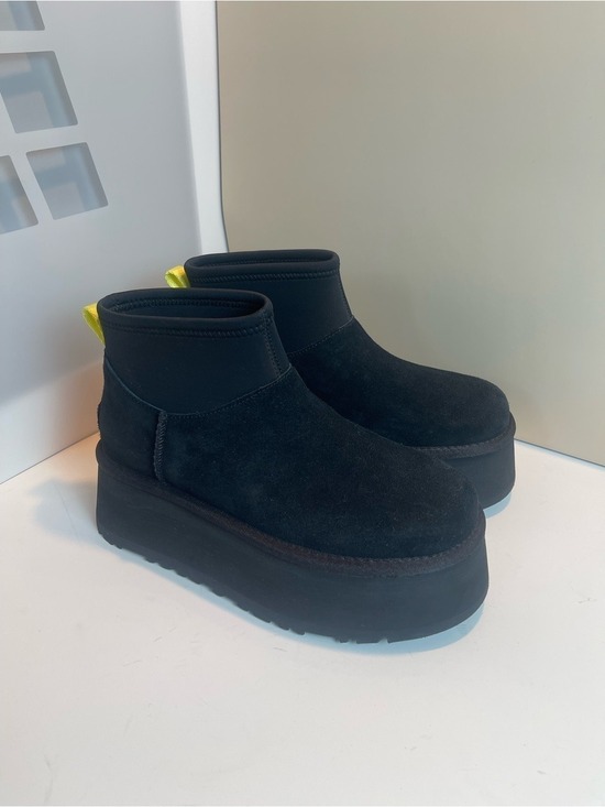 UGG Shoes - UGG Women’s Classic Mini Dipper Shearling Fur Platform boots Black Sz 6